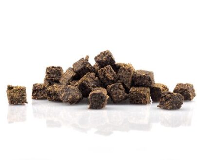 cubetti di carne essiccata di manzo per cani